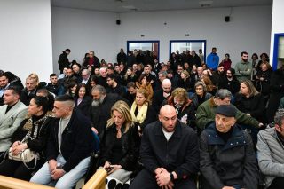Δίκη Τεμπών: Το φιάσκο της αίθουσας σε κάτοψη